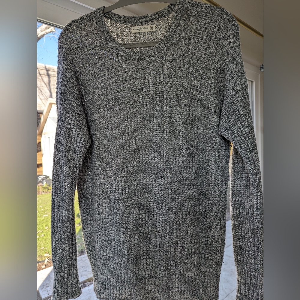 Abercrombie & Fitch knit sweater (size M/L)